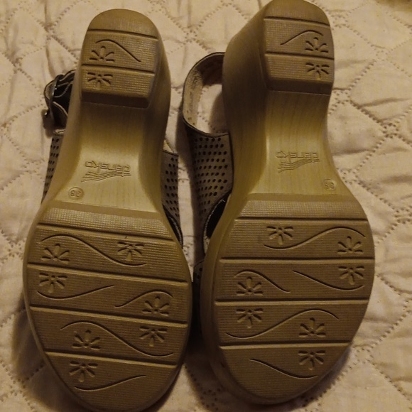 Dansko Sandals Size 5.5 - Picture 3 of 4